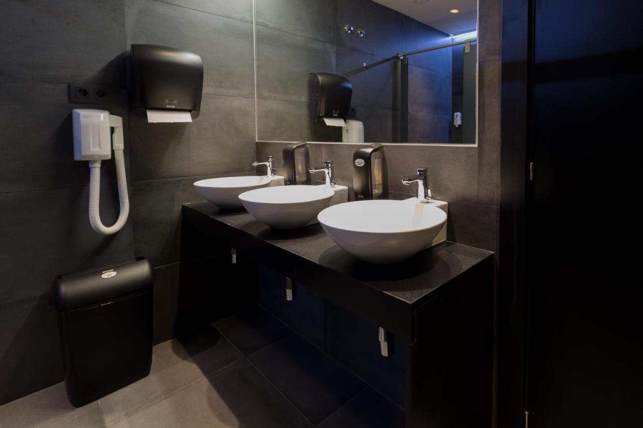 Airhostel Barcelona Airport 24H El Prat de Llobregat Exteriör bild