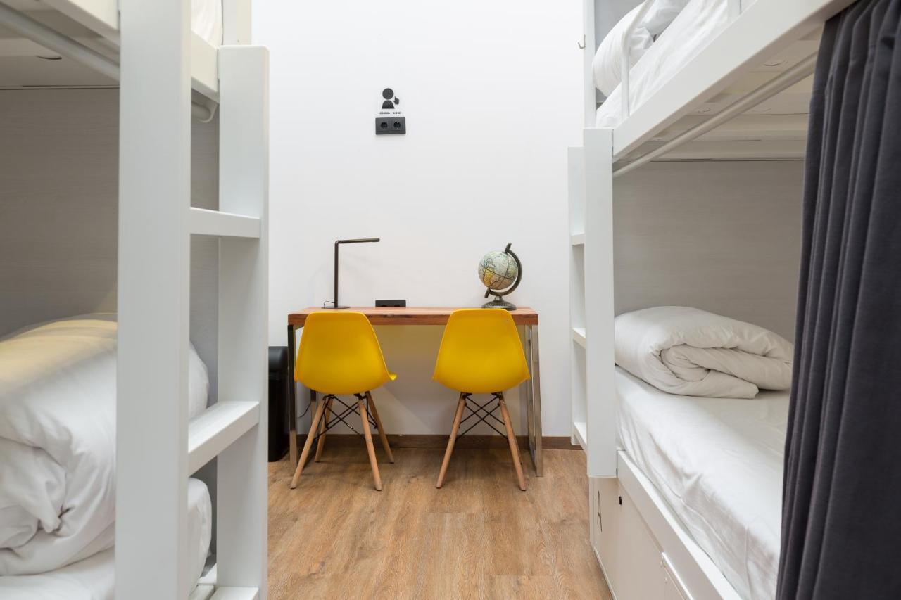 Airhostel Barcelona Airport 24H El Prat de Llobregat Exteriör bild
